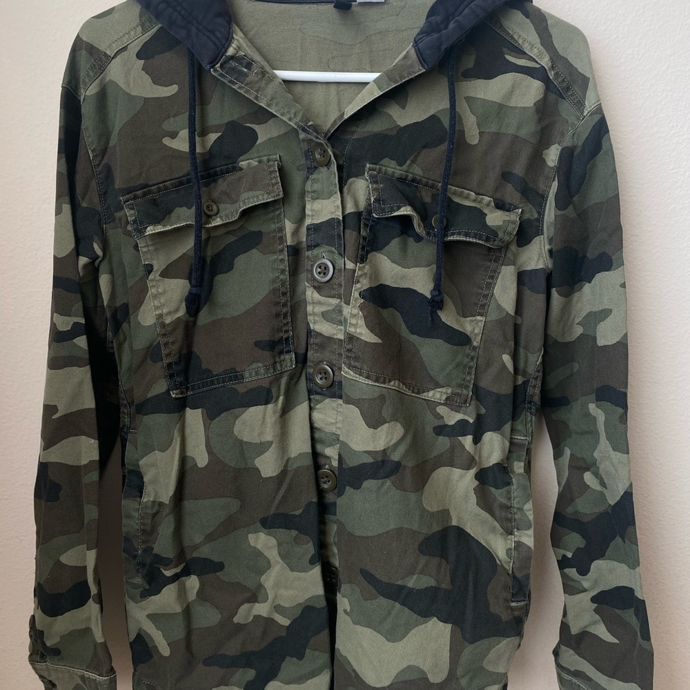Womens H&M Camouflage Button-Up Hoodie